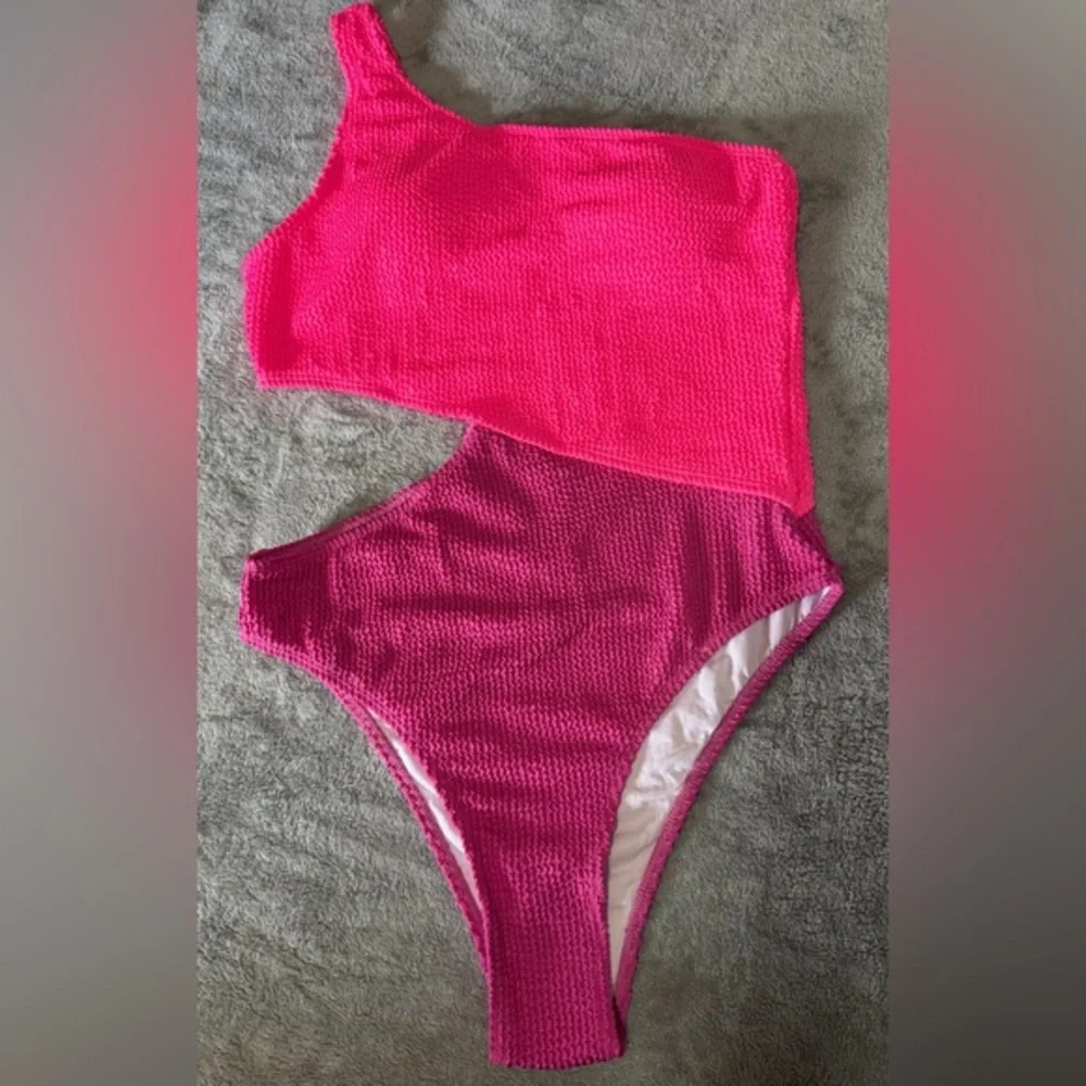 Pink One-Shoulder Swimsuit